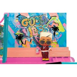 LOL L.O.L. Surprise Fashion Show House Clubhouse Playset 2 Exclusive Dolls